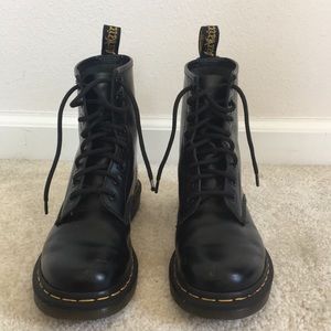 Womens Dr. Martens 1460 8 Eye Boot - Black - US 7